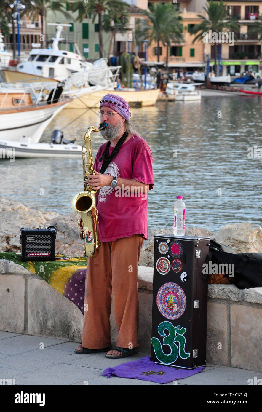 Street performer by the harbour in Andraitx, Mallorca Stock Photo