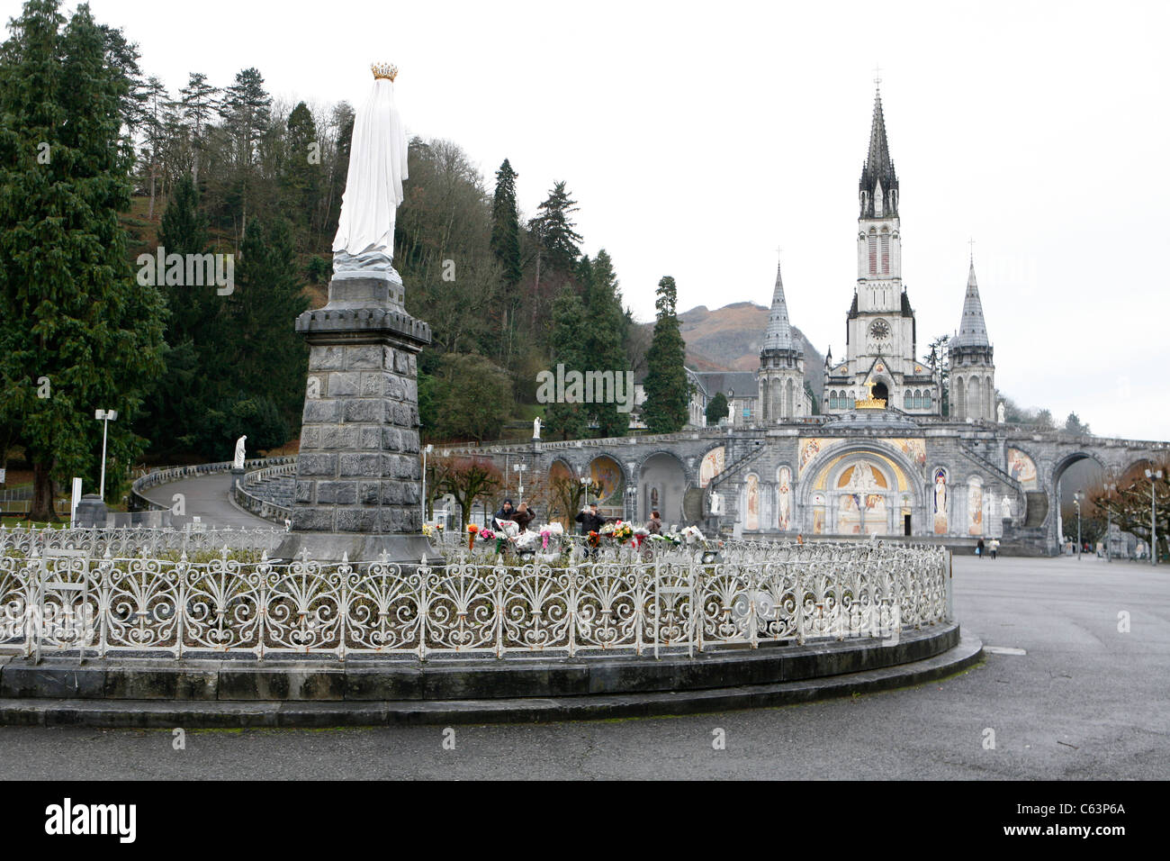 Saint bernadette grotto lourdes hires stock photography and images Alamy