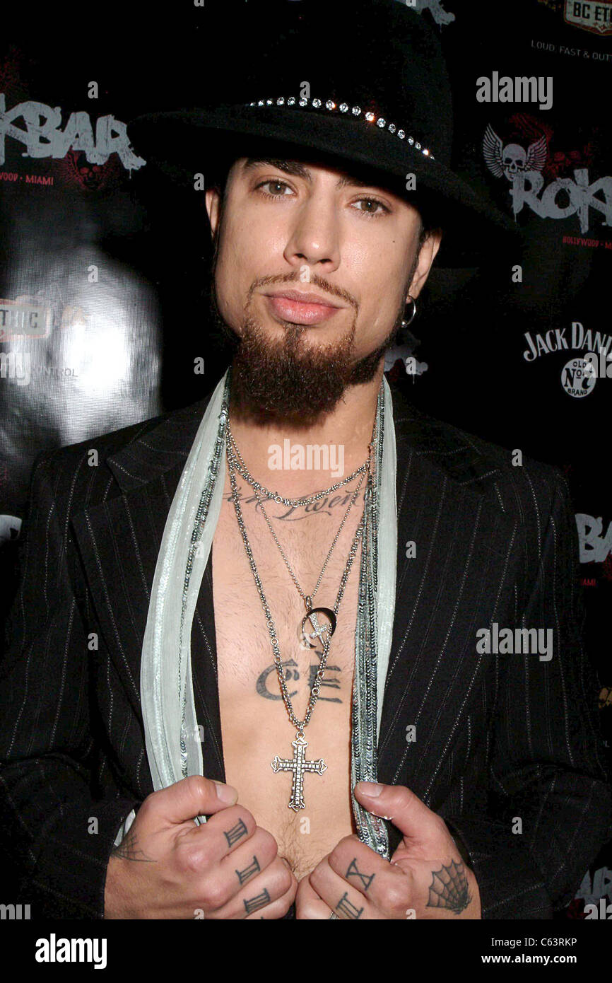 Dave Navarro and DJ Skribble perform live at The Pawn Shop Lounge. Navarro  was very stylish with his Louis Vuitton guitar strap and as usual, seemed  to love all the female attention