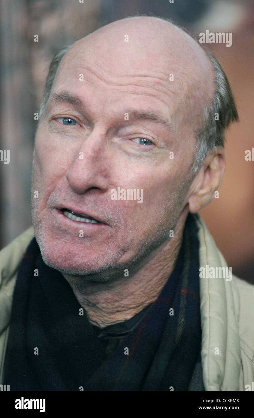 Ed Lauter at arrivals for THE TOURIST Premiere, The Ziegfeld Theatre, New York, NY December 6, 2010. Photo By: Kristin Callahan/Everett Collection Stock Photo