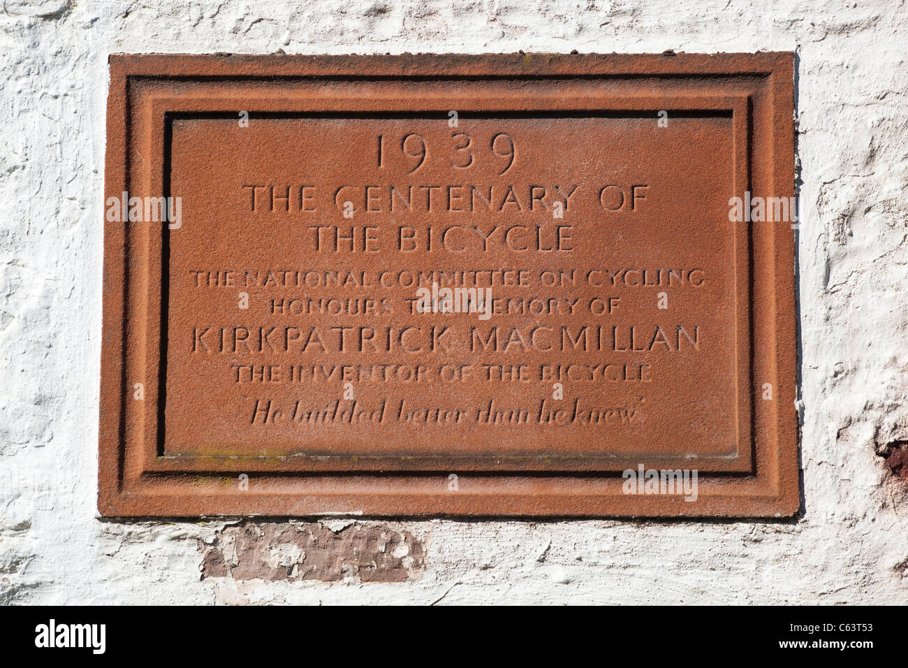 Plaque to the inventor of the bicycle Kirkpatrick Macmillan on side of Courthill Smithy near Keir Mill Scotland UK Stock Photo