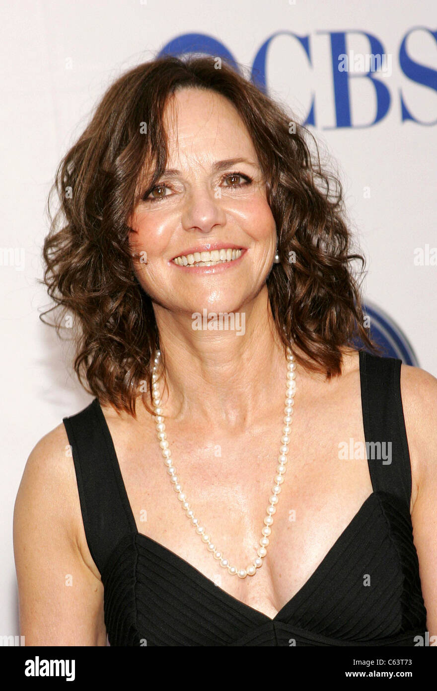 Sally Field at arrivals for American Theatre Wing’s Antoinette Perry 2005 Tony Awards, Radio City Music Hall, New York, NY, Sunday, June 05, 2005. Photo by: Gregorio Binuya/Everett Collection Stock Photo