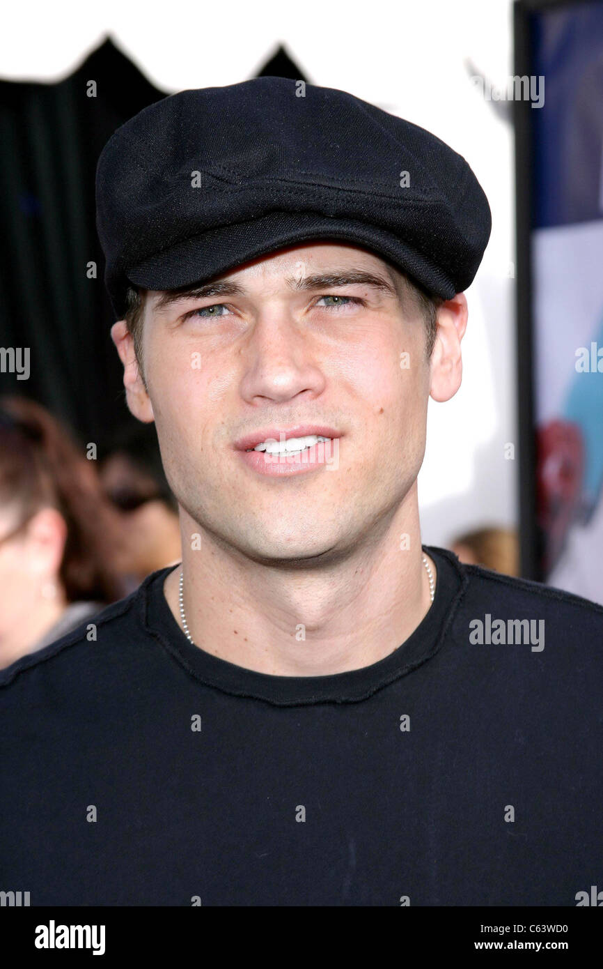 Nick Zano at arrivals for ROBOTS Premiere, Mann Village Theater, Westwood, CA, March 6, 2005. Photo by: Effie Naddel/Everett Collection Stock Photo