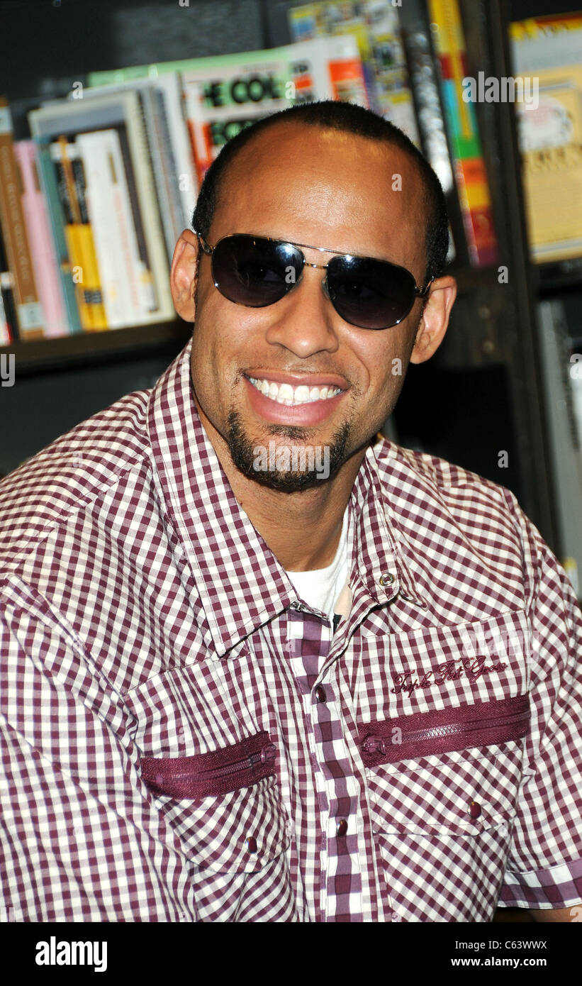 Hank Baskett at in-store appearance for Kendra Wilkinson 'Sliding Into