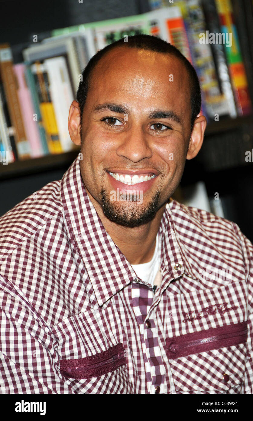 Hank Baskett at in-store appearance for Kendra Wilkinson 'Sliding Into Home' Book Signing, Borders Book Store at Columbus Circle, New York, NY July 6, 2010. Photo By: Desiree Navarro/Everett Collection Stock Photo