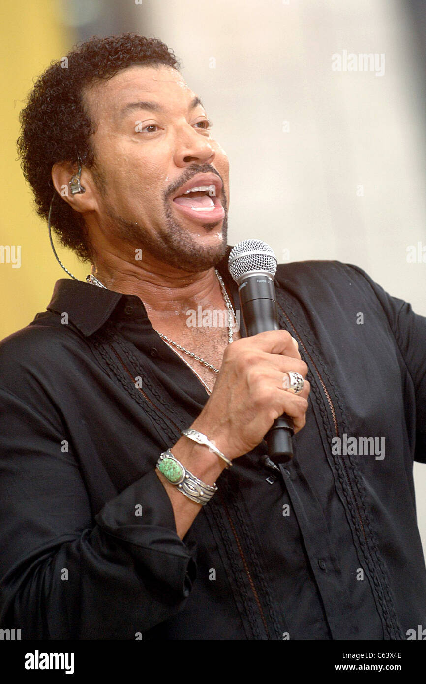 Lionel Richie on stage for ABC GMA Good Morning America Summer Concert Series, Bryant Park, New York, NY, August 25, 2006. Photo by: George Taylor/Everett Collection Stock Photo