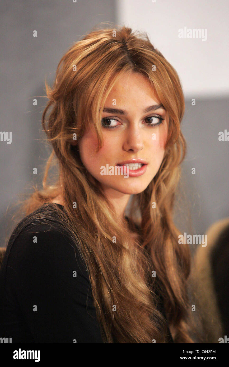 Keira Knightley at the press conference for PRIDE & PREJUDICE Premiere at Toronto Film Festival, Sutton Place Hotel, Toronto, ON, September 11, 2005. Photo by: Malcolm Taylor/Everett Collection Stock Photo