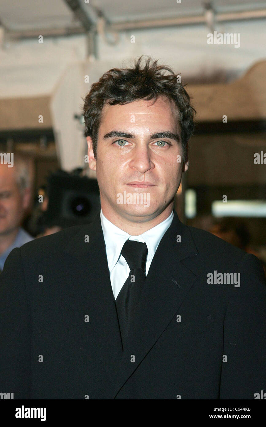 Joaquin phoenix her hi-res stock photography and images - Alamy, image size:867x1390