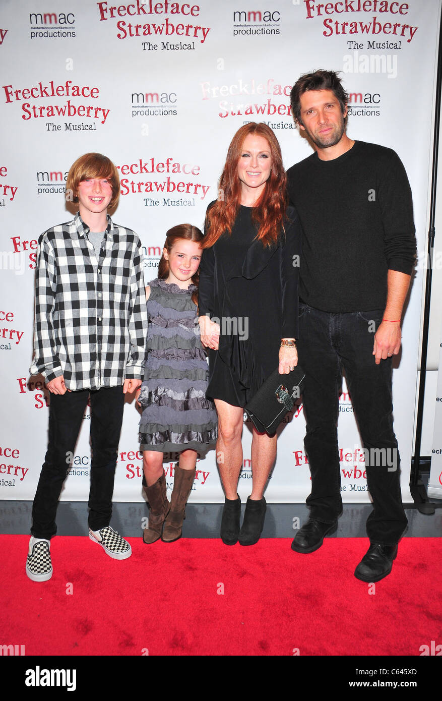 Julianne Moore, Bart Freundlich, Family at arrivals for Freckleface Strawberry The Musical Opening Night on Broadway to Benefit Stock Photo