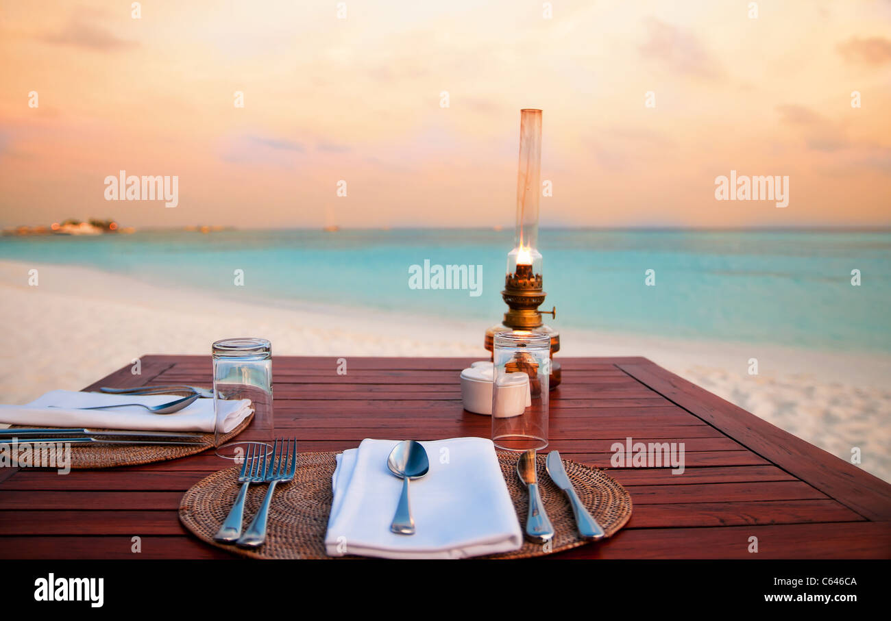 candlelight dinner at the beach Stock Photo Alamy