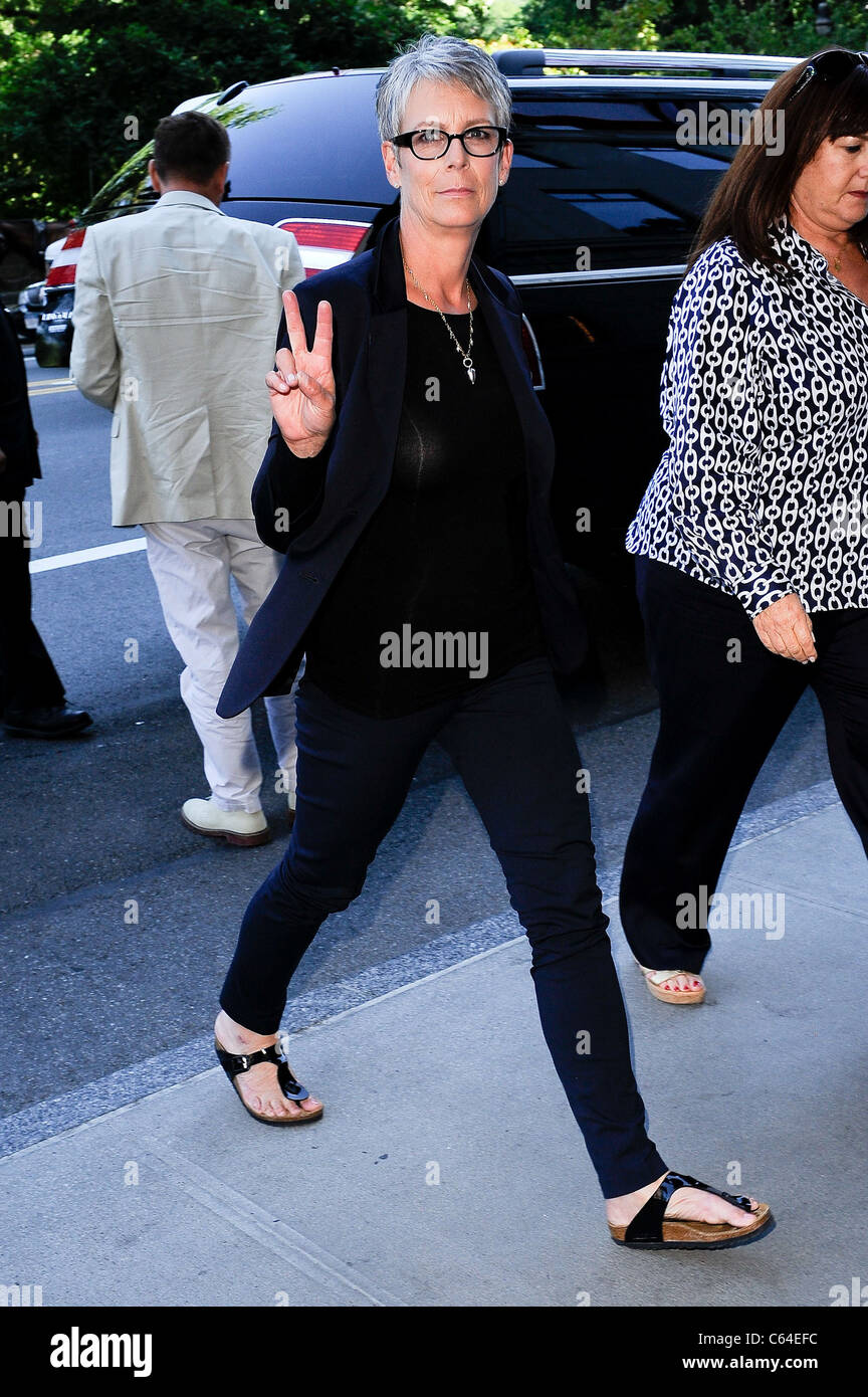 Actress Jamie Lee Curtis, enters her Midtown Manhattan hotel out and about for CELEBRITY CANDIDS - WEDNESDAY, , New York, NY September 8, 2010. Photo By: Ray Tamarra/Everett Collection Stock Photo