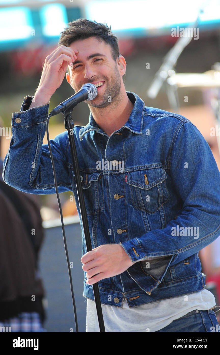 Adam levine 2010 hi-res stock photography and images - Alamy
