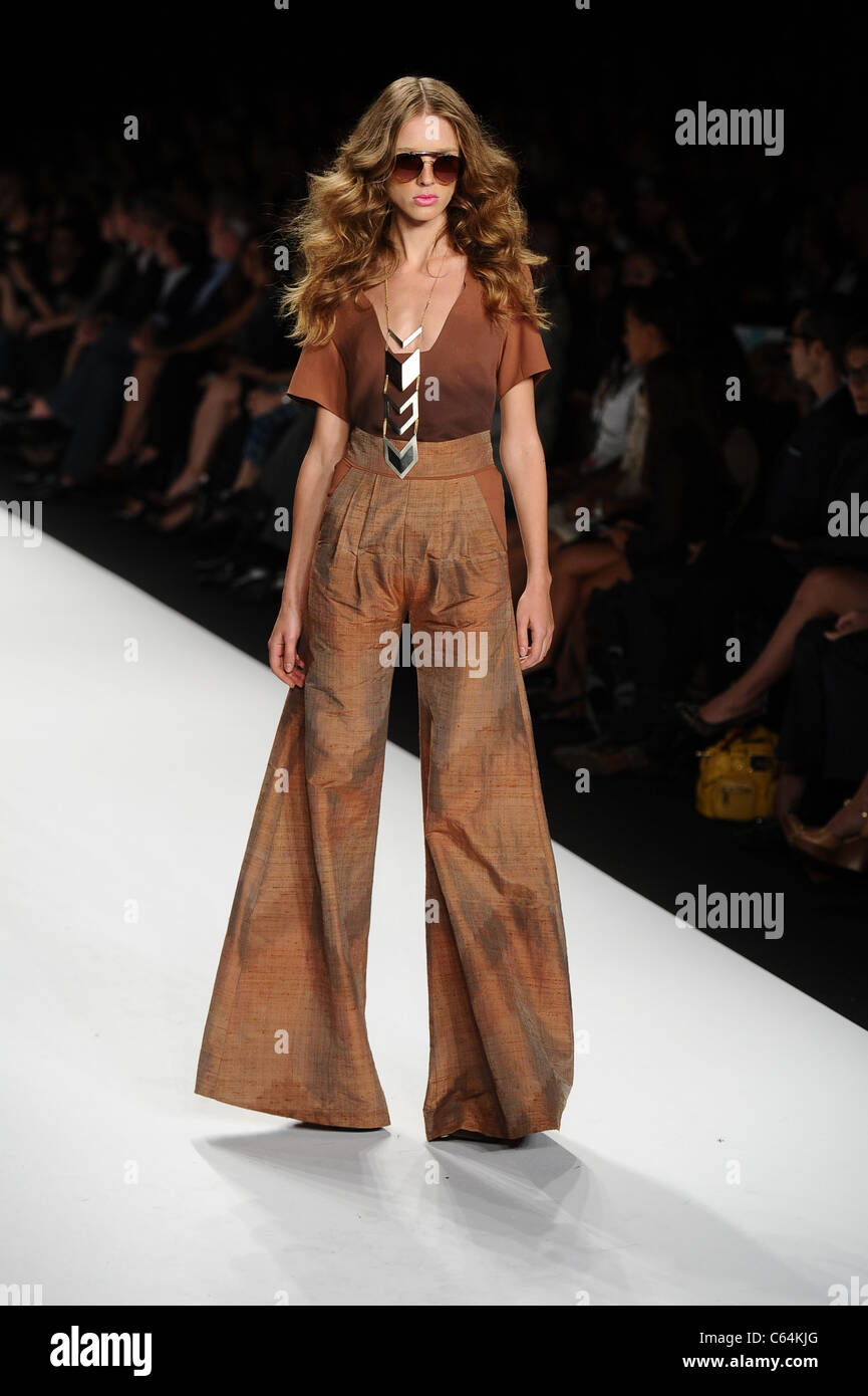 Gretchen jones fashion hi res stock photography and images Alamy