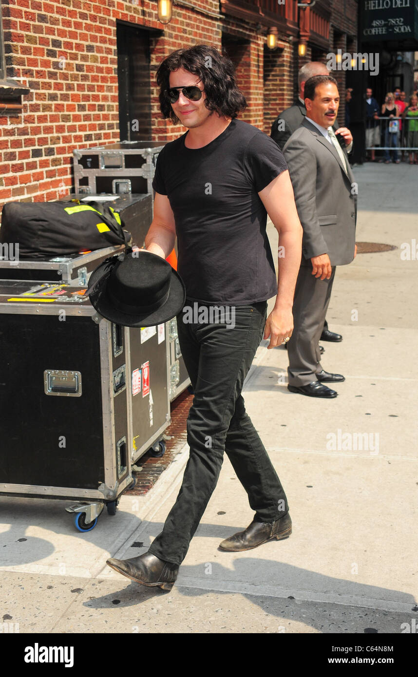 Jack White out and about for The Late Show with David Letterman - WED, Ed  Sullivan Theater, New York, NY August 4, 2010. Photo By: Gregorio T.  Binuya/Everett Collection Stock Photo - Alamy