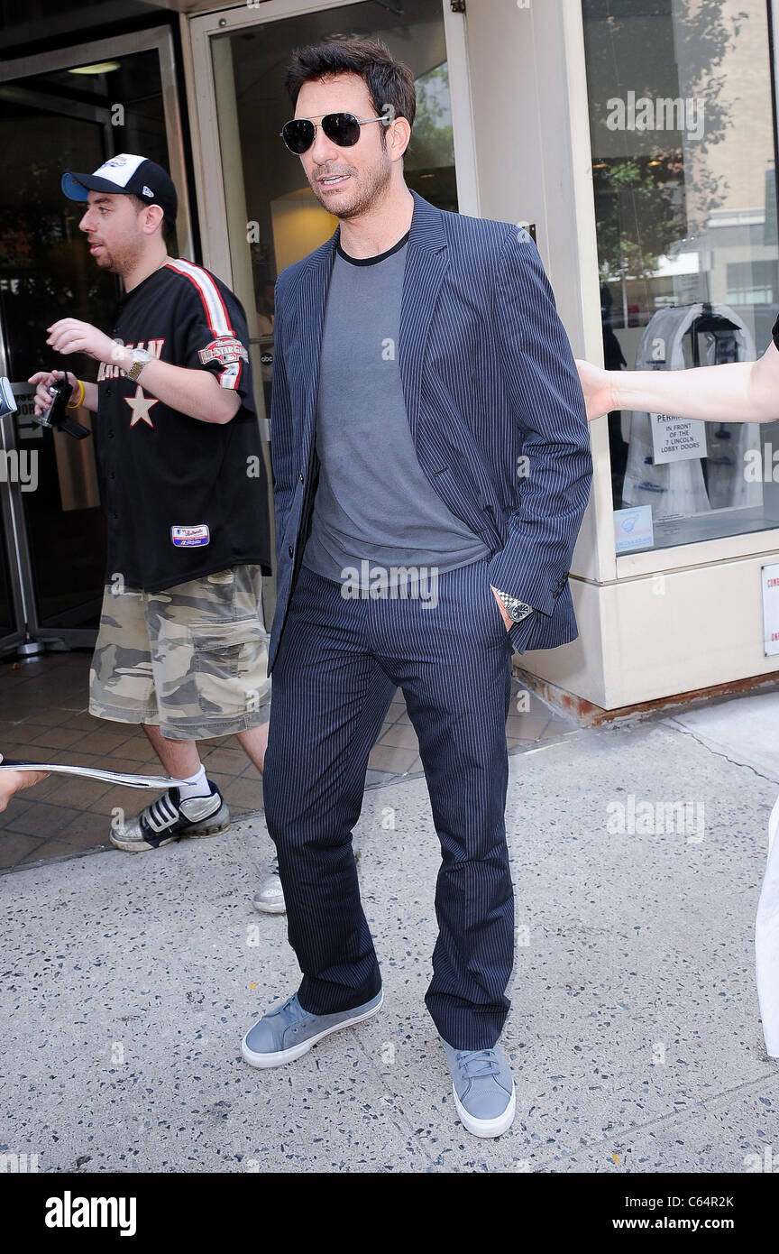 Actor Dylan McDermott, visits 'Live With Regis And Kelly' at the ABC Lincoln Center Studios out and about for CELEBRITY CANDIDS Stock Photo