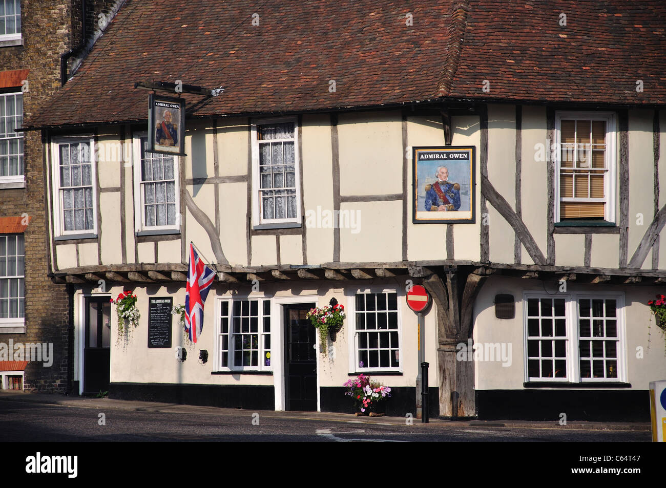 15th century 'The Admiral Owen' Pub, High Street, Sandwich, Kent