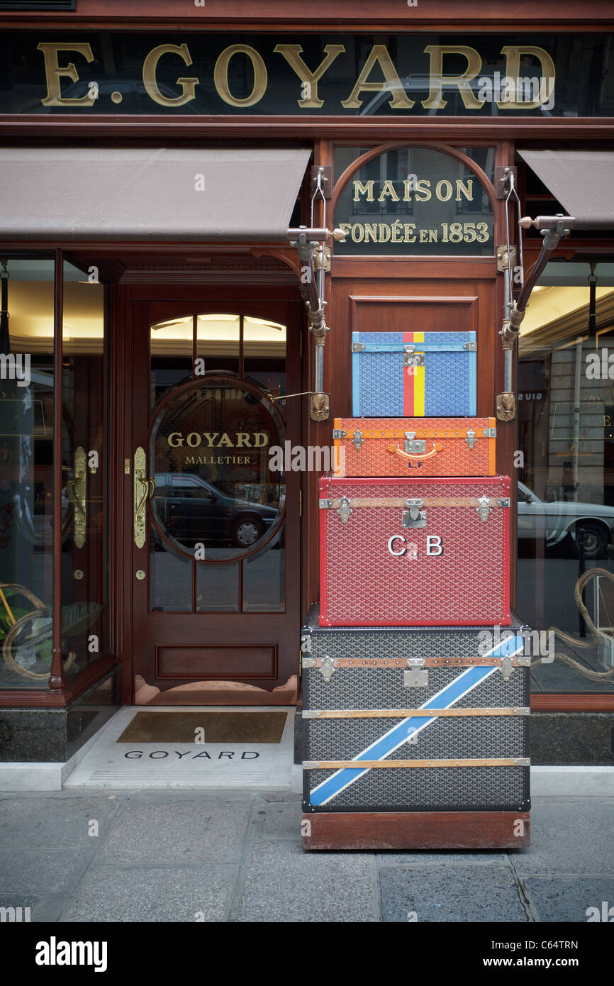 A trunk and suitcases display stacked outside the Goyard shop, a French  trunk and leather goods makers in Mount Street, Mayfair. London, England,  UK Stock Photo - Alamy