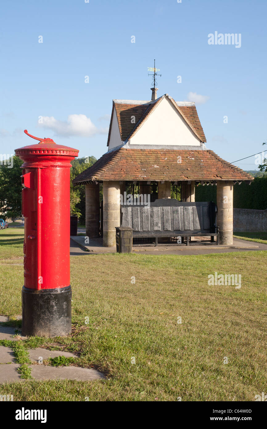 Village green and Well House, Sedlescombe, East Sussex, England, UK Stock Photo