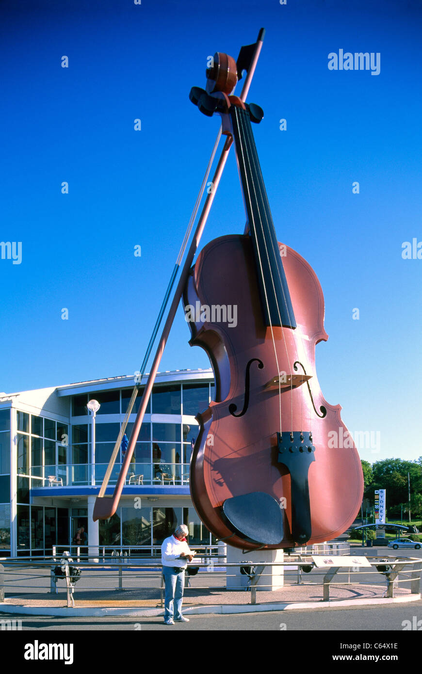 Sydney, Cape Breton Island, Nova Scotia, Canada - Big Ceilidh Fiddle at Joan Harriss Cruise Pavilion Stock Photo