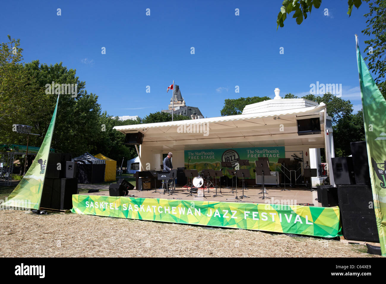 Empty stage hi-res stock photography and images - Alamy