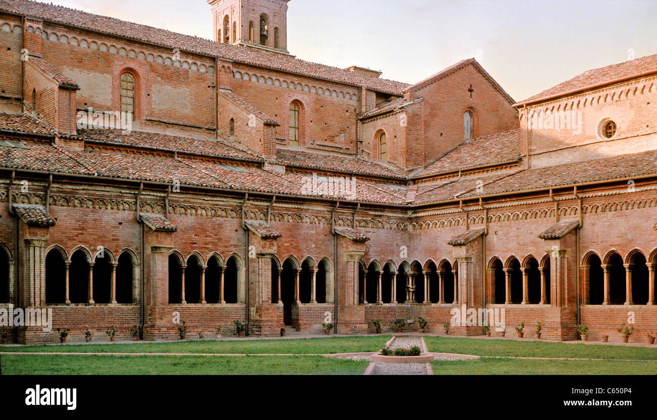 Piacenza.Cloister of the abbey of Clairvaux Dove. Stock Photo