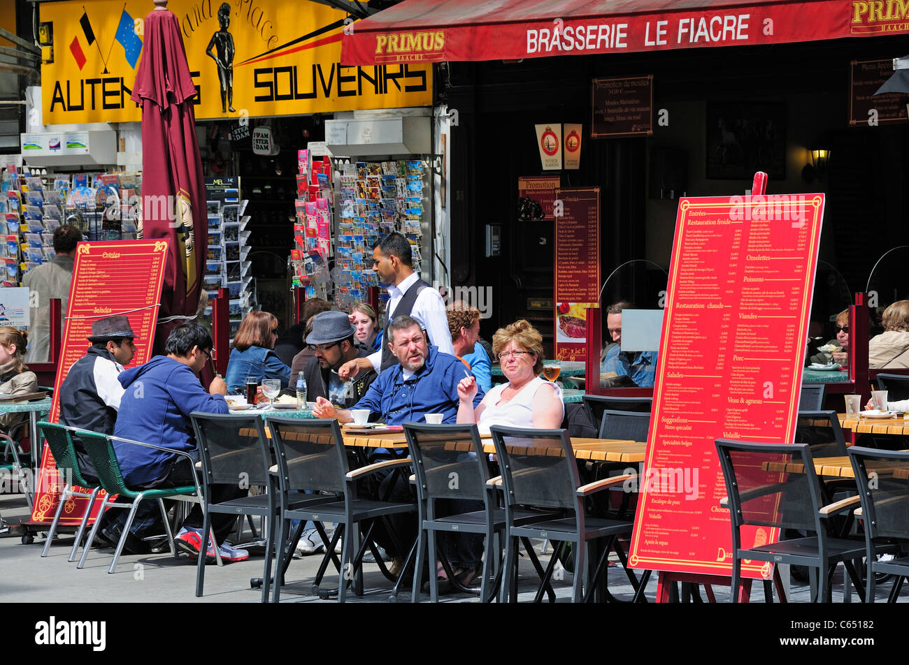Brussels, Belgium. Brasserie Le Fiacre restaurant customers and menus Stock Photo Alamy