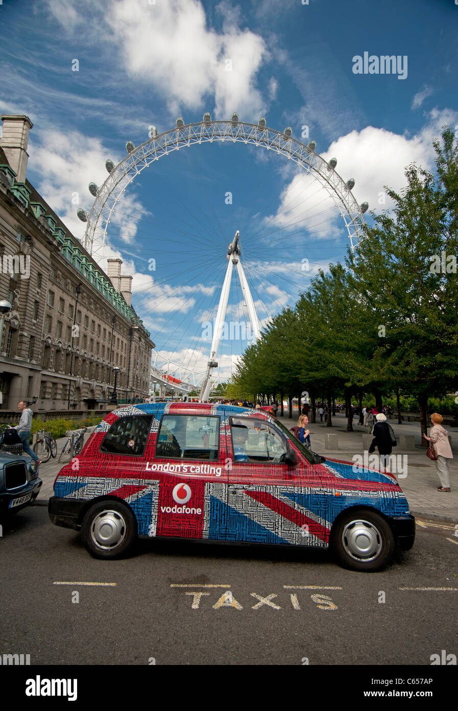 London Eye & City taxi cab. SCO 7587 Stock Photo