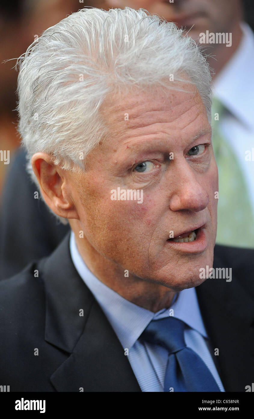 Former U.S. President William Jefferson Clinton, aka Bill Clinton out and about for CELEBRITY CANDIDS - MONDAY, Midtown Manhattan, New York, NY September 20, 2010. Photo By: Kristin Callahan/Everett Collection Stock Photo
