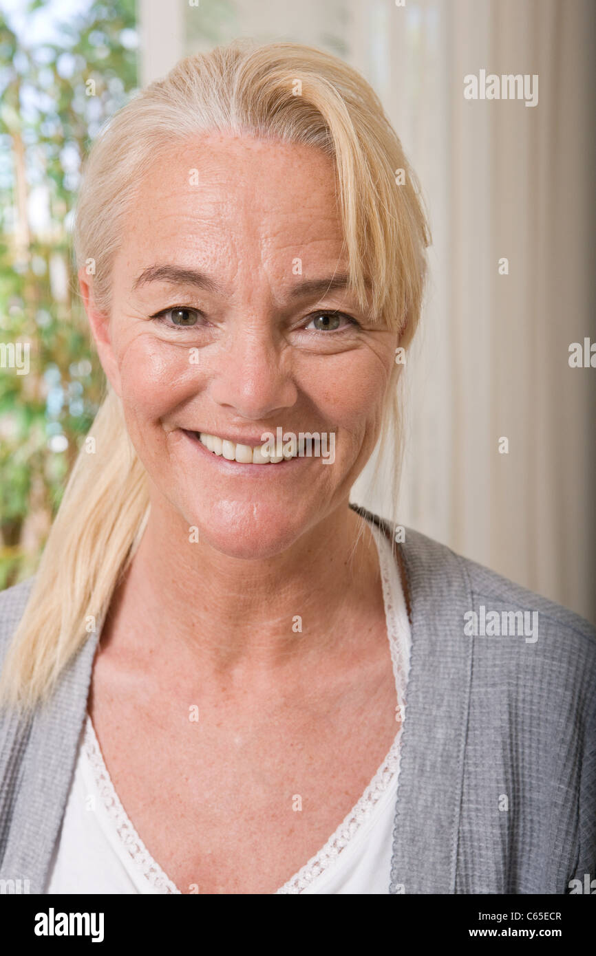 Only mature wo hi-res stock photography and images - Alamy