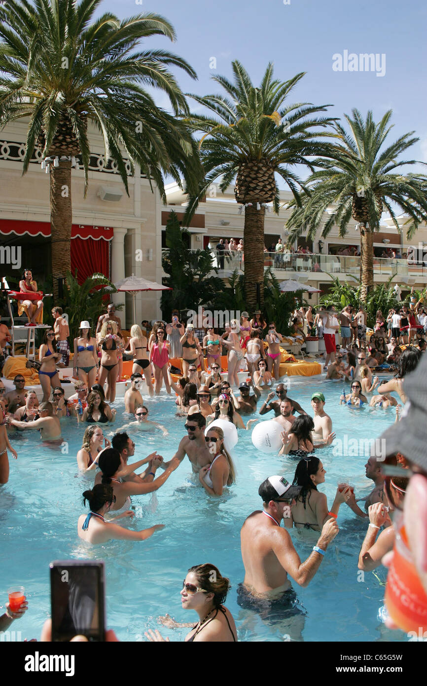 Encore beach club season opening hi-res stock photography and images - Alamy