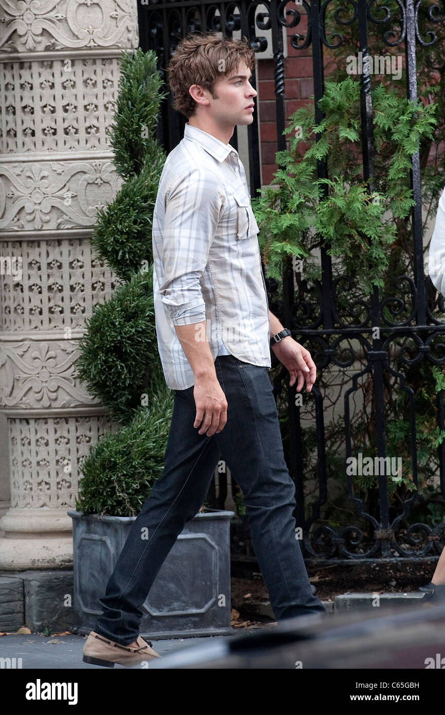 Chace Crawford on location film shoot for GOSSIP GIRL On Location, Upper West Side, New York, NY July 14, 2010. Photo By: Lee/Everett Collection Stock Photo