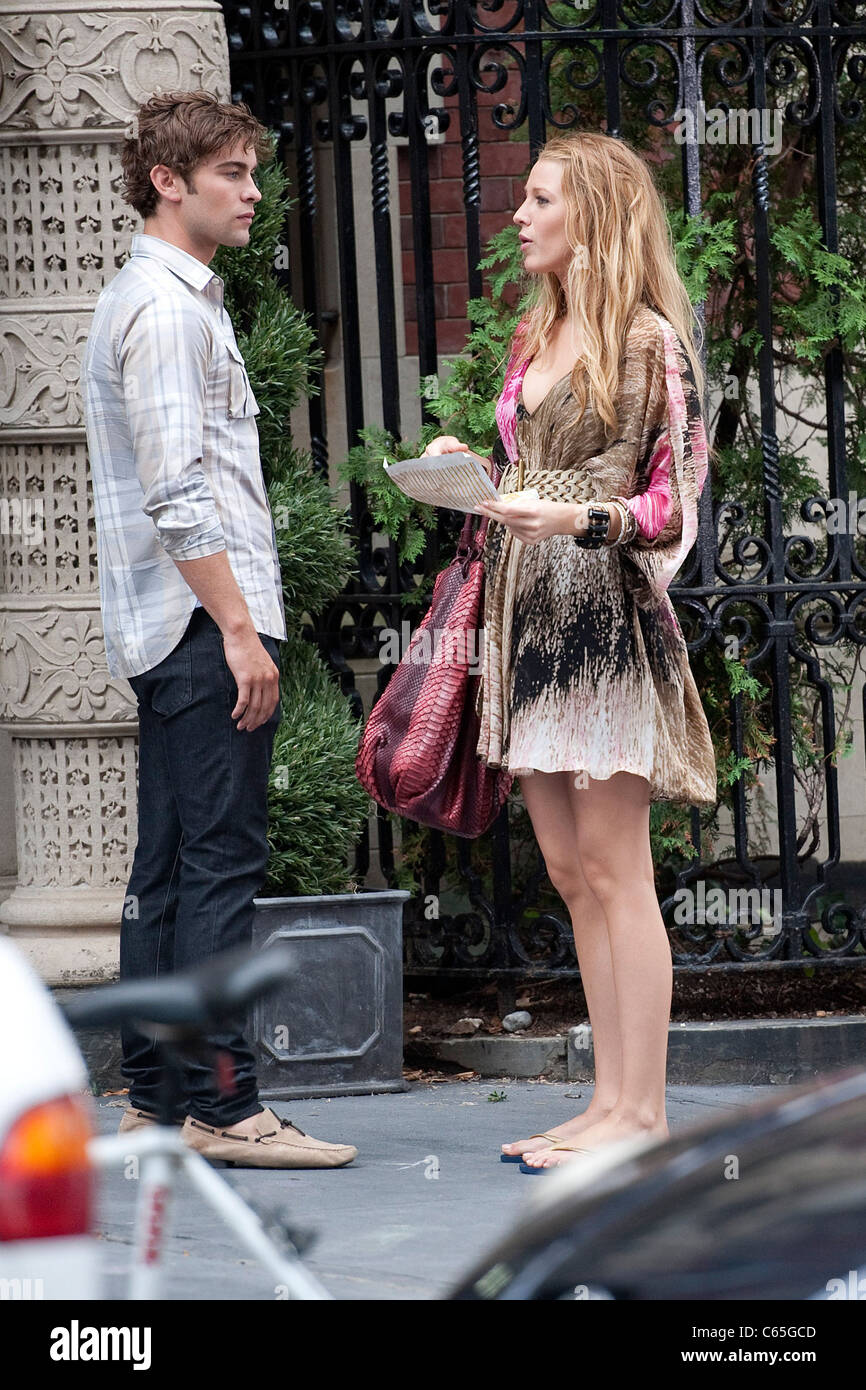 Chace Crawford, Blake Lively on location film shoot for GOSSIP GIRL On Location, Upper West Side, New York, NY July 14, 2010. Photo By: Lee/Everett Collection Stock Photo