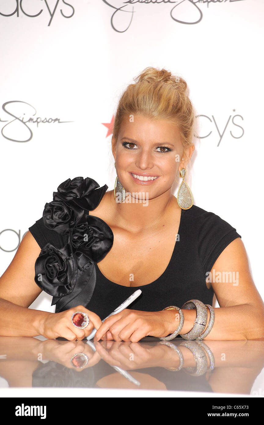 Jessica Simpson At In Store Appearance For Macy S Find Your Magic Campaign Kick Off Macy S Herald Square Department Store New Stock Photo Alamy