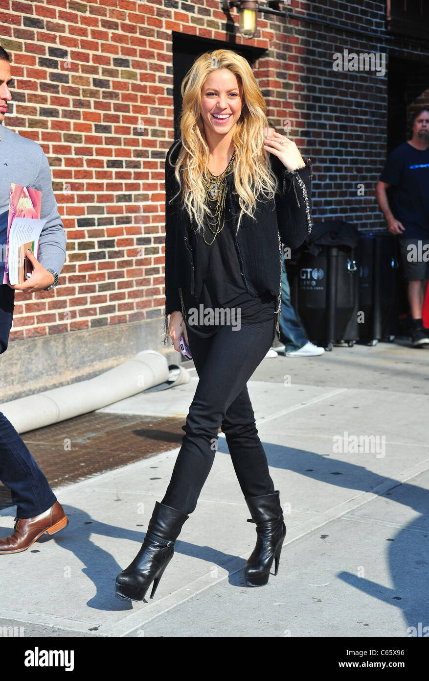 Shakira at talk show appearance for The Late Show with David Letterman -  THU, Ed Sullivan Theater, New York, NY September 23, 2010. Photo By:  Gregorio T. Binuya/Everett Collection Stock Photo - Alamy