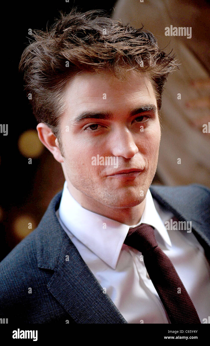 Robert Pattinson at arrivals for WATER FOR ELEPHANTS Premiere, The Ziegfeld Theatre, New York, NY April 17, 2011. Photo By: Kristin Callahan/Everett Collection Stock Photo