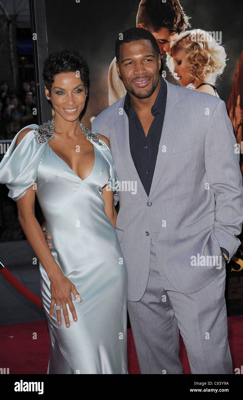 Nicole Murphy, Michael Strahan at arrivals for WATER FOR ELEPHANTS Premiere, The Ziegfeld Theatre, New York, NY April 17, 2011. Stock Photo