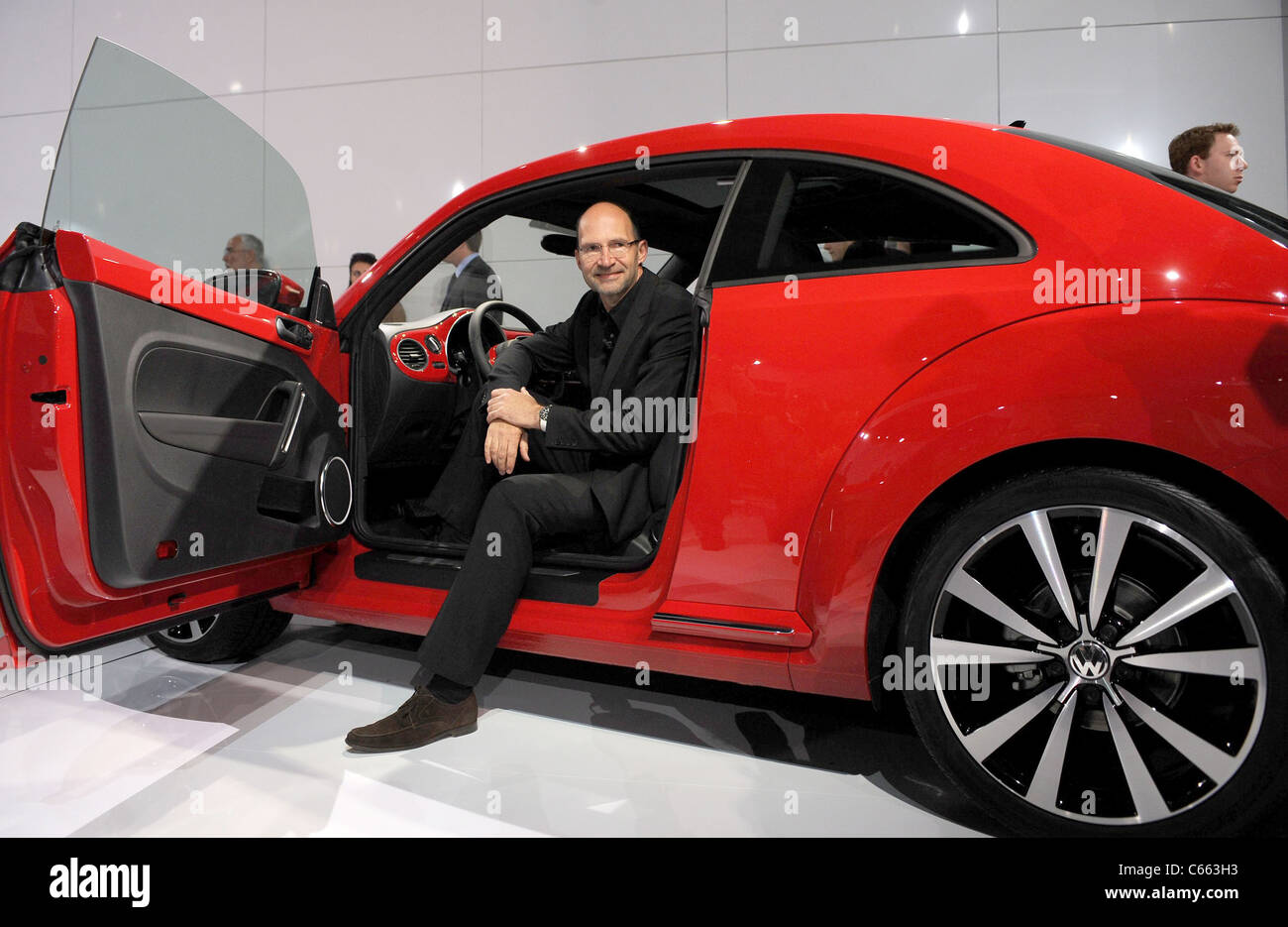 21 Century Auto >> Volkswagen Unveils 21st Century Vw Beetle Automobile Stock 21 Century Auto >> Volkswagen Unveils 21st Century Vw Beetle Automobile Stock