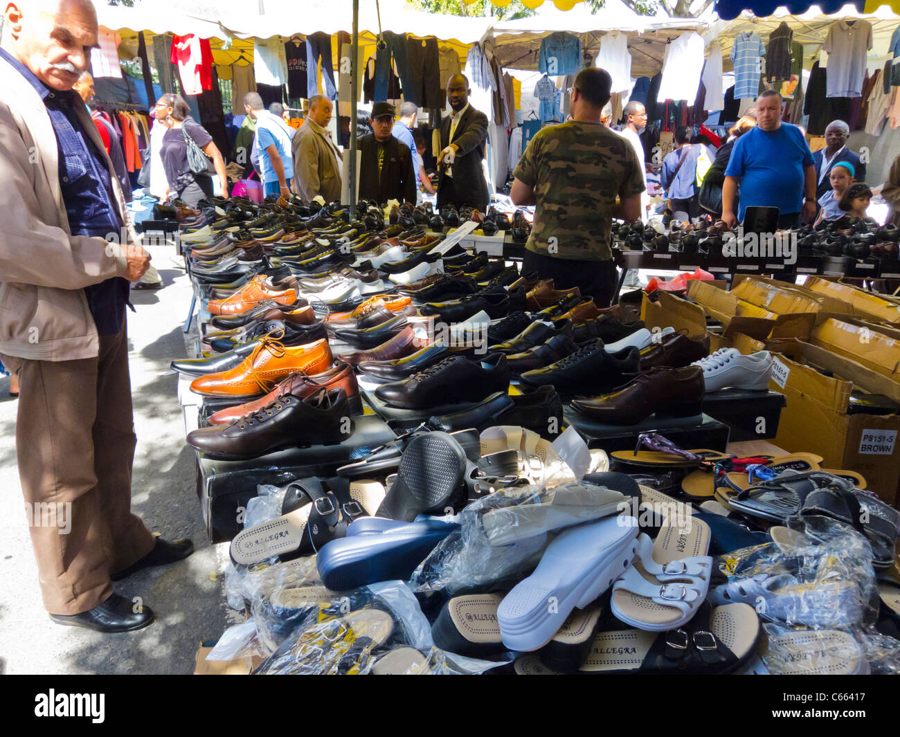 Paris, France, Men Shopping for Used Men&#39;s Shoes in Montreuil Flea Stock Photo: 38243555 - Alamy