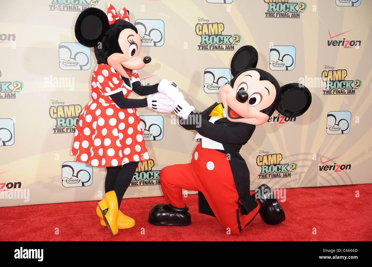 Minnie Mouse, Mickey Mouse at arrivals for CAMP ROCK 2 - THE FINAL JAM Premiere, Alice Tully Hall, Lincoln Center, New York, NY Stock Photo