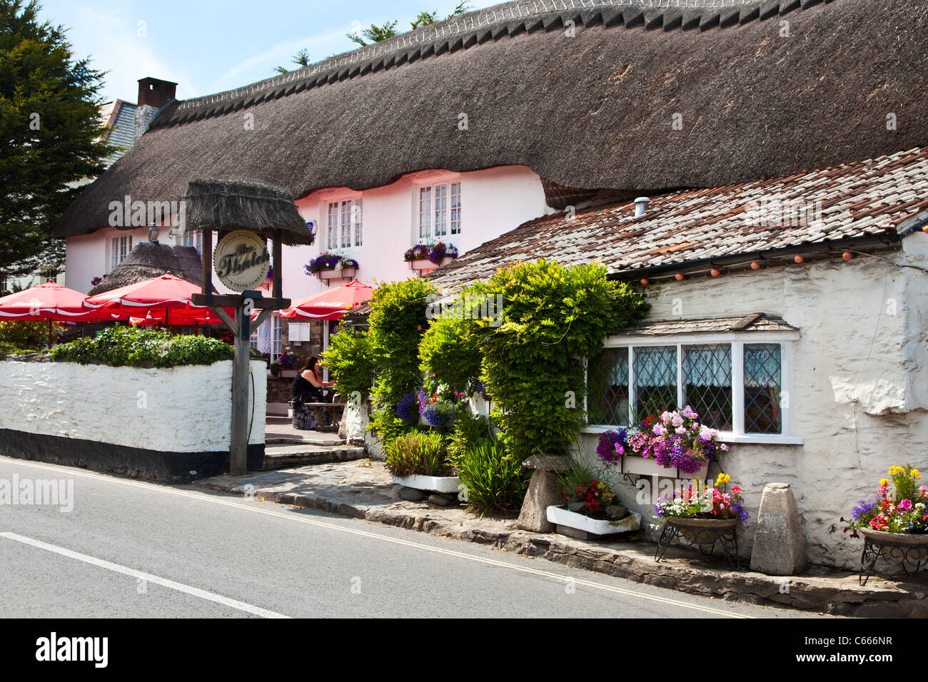A pretty thatched restaurant and pub in the holiday village of Croyde, North Devon, England, UK Stock Photo