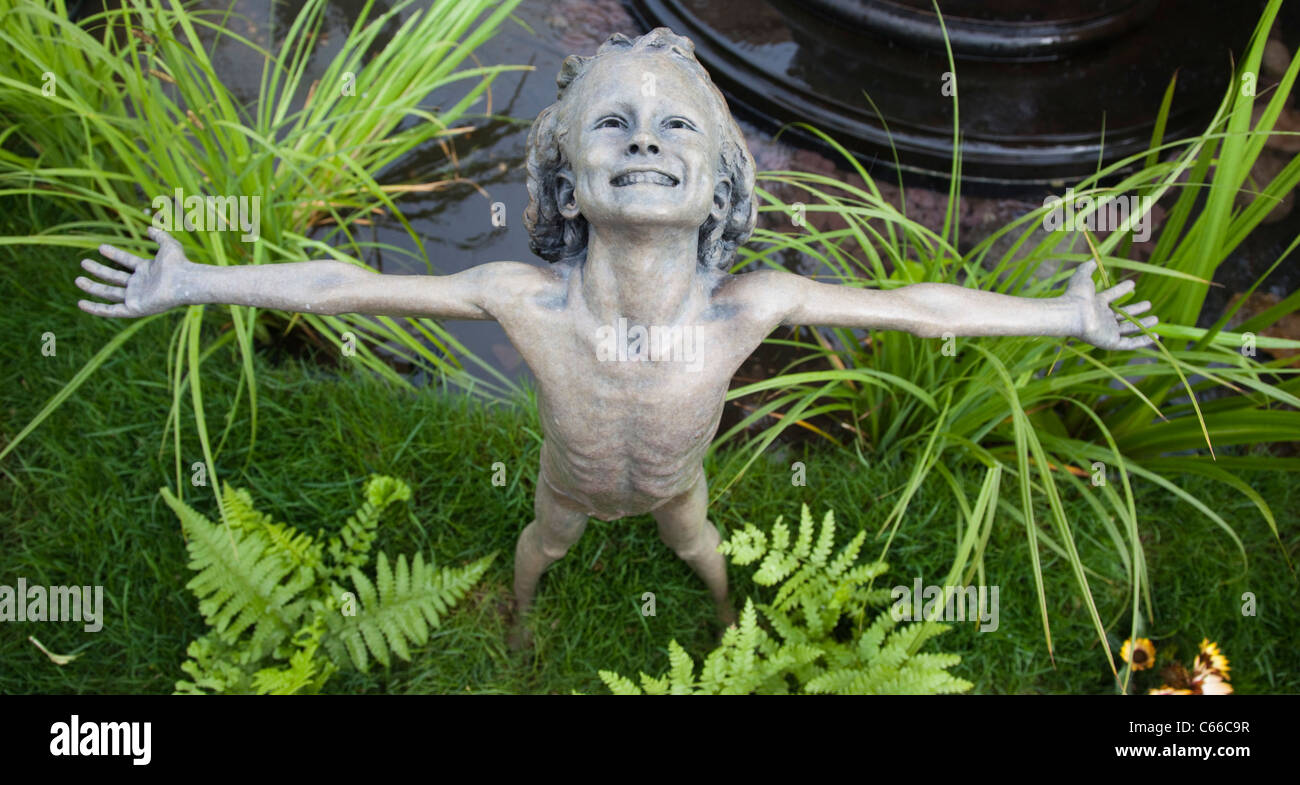 Chelsea Flower Show 2011. Bronze sculpture by David Goode Stock Photo