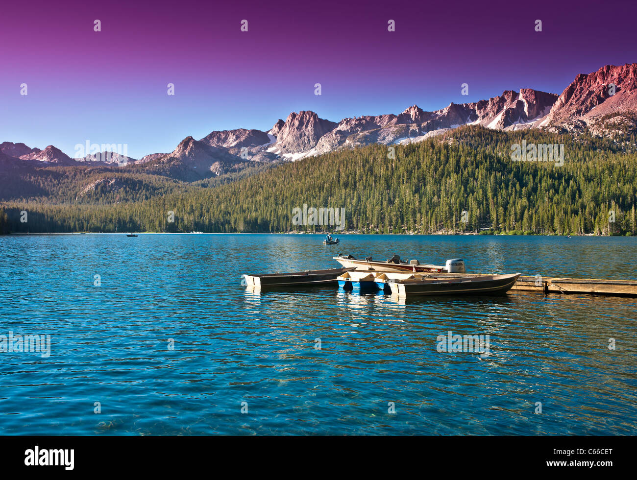 South Of Mammoth Lakes, CA Is This Wonderful Clear And Cool Mountain ...