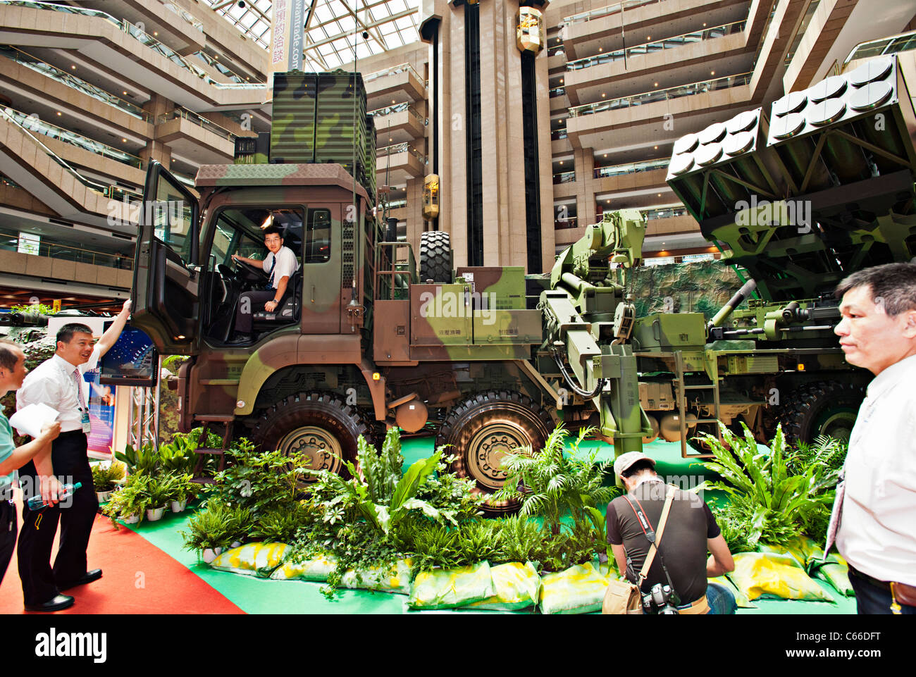 Ray Ting T2000 Artillery Multiple Launch Rocket System, AMLRS, Taipei ...