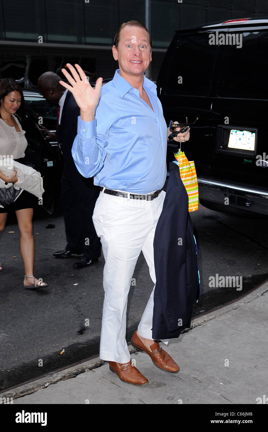 Carson Kressley, enters the 'Good Morning America' taping at the ABC