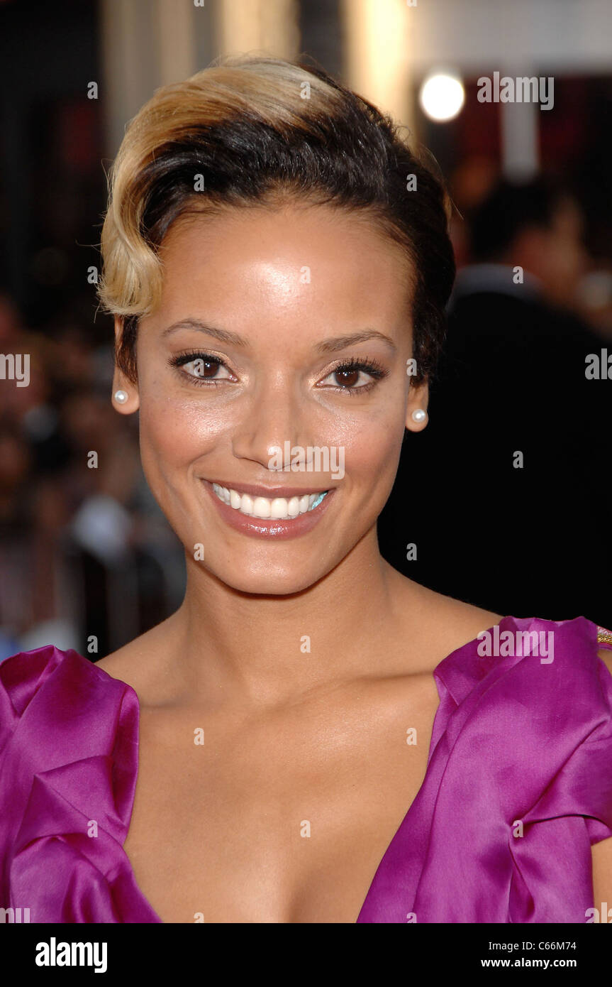 Selita Ebanks At Arrivals For Larry Crowne Premiere Grauman S