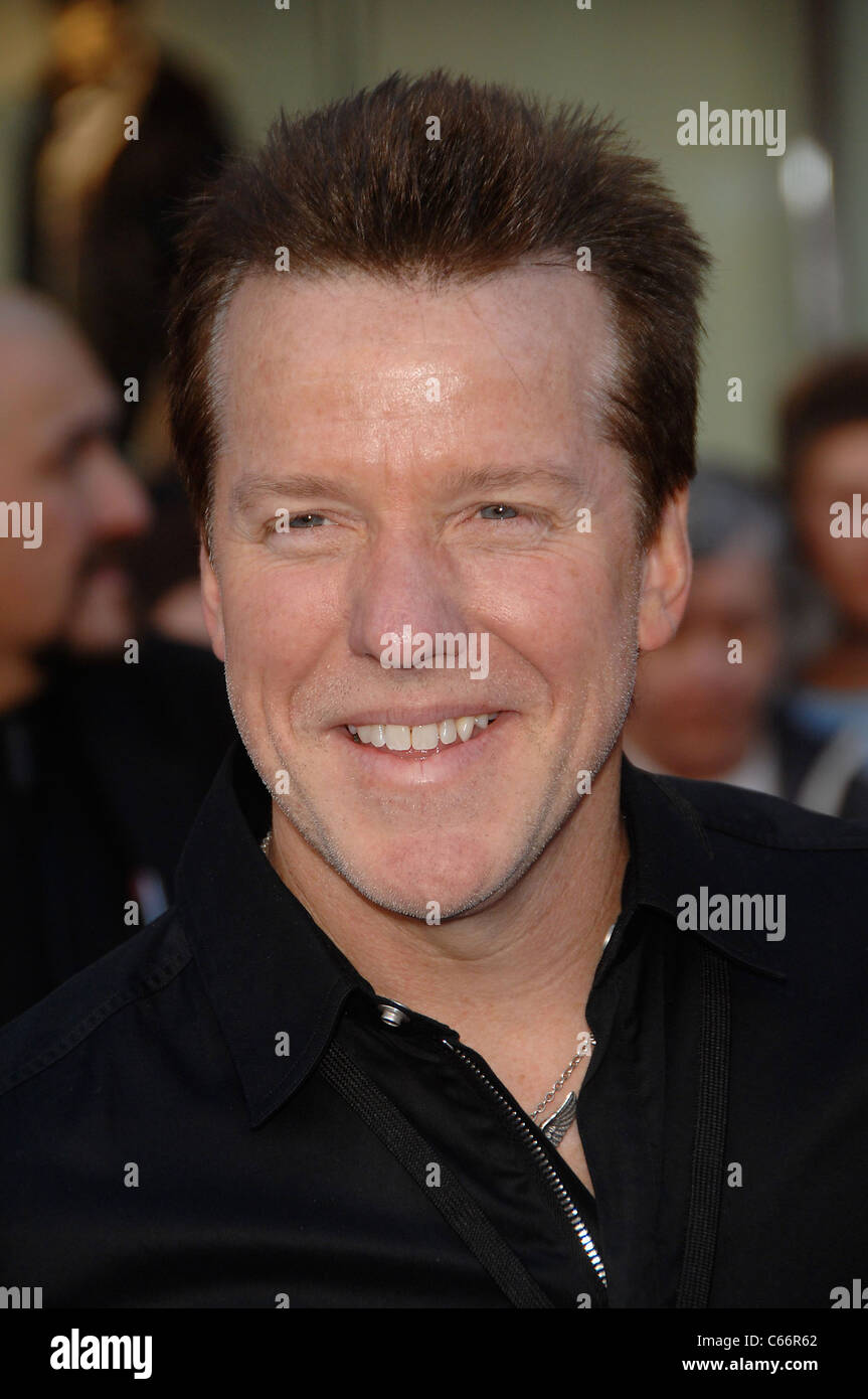 Jeff Dunham at arrivals for GNOMEO AND JULIET Premiere, El Capitan Theatre, Los Angeles, CA January 23, 2011. Photo By: Michael Stock Photo