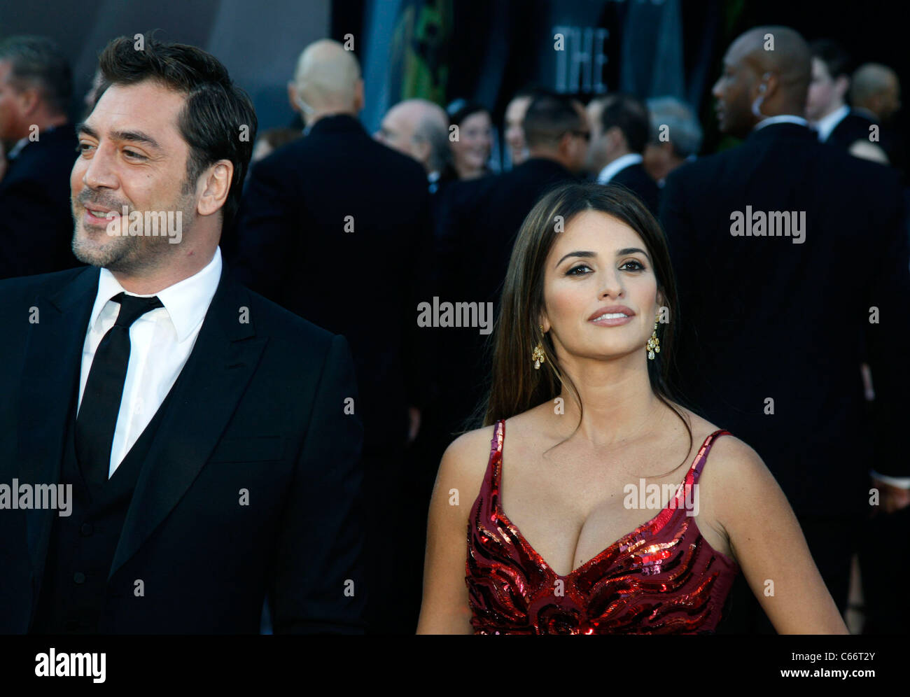 Javier Bardem, Penelope Cruz at arrivals for The 83rd Academy Awards Oscars - Arrivals Part 1, The Kodak Theatre, Los Angeles, CA February 27, 2011. Photo By: Jef Hernandez/Everett Collection Stock Photo