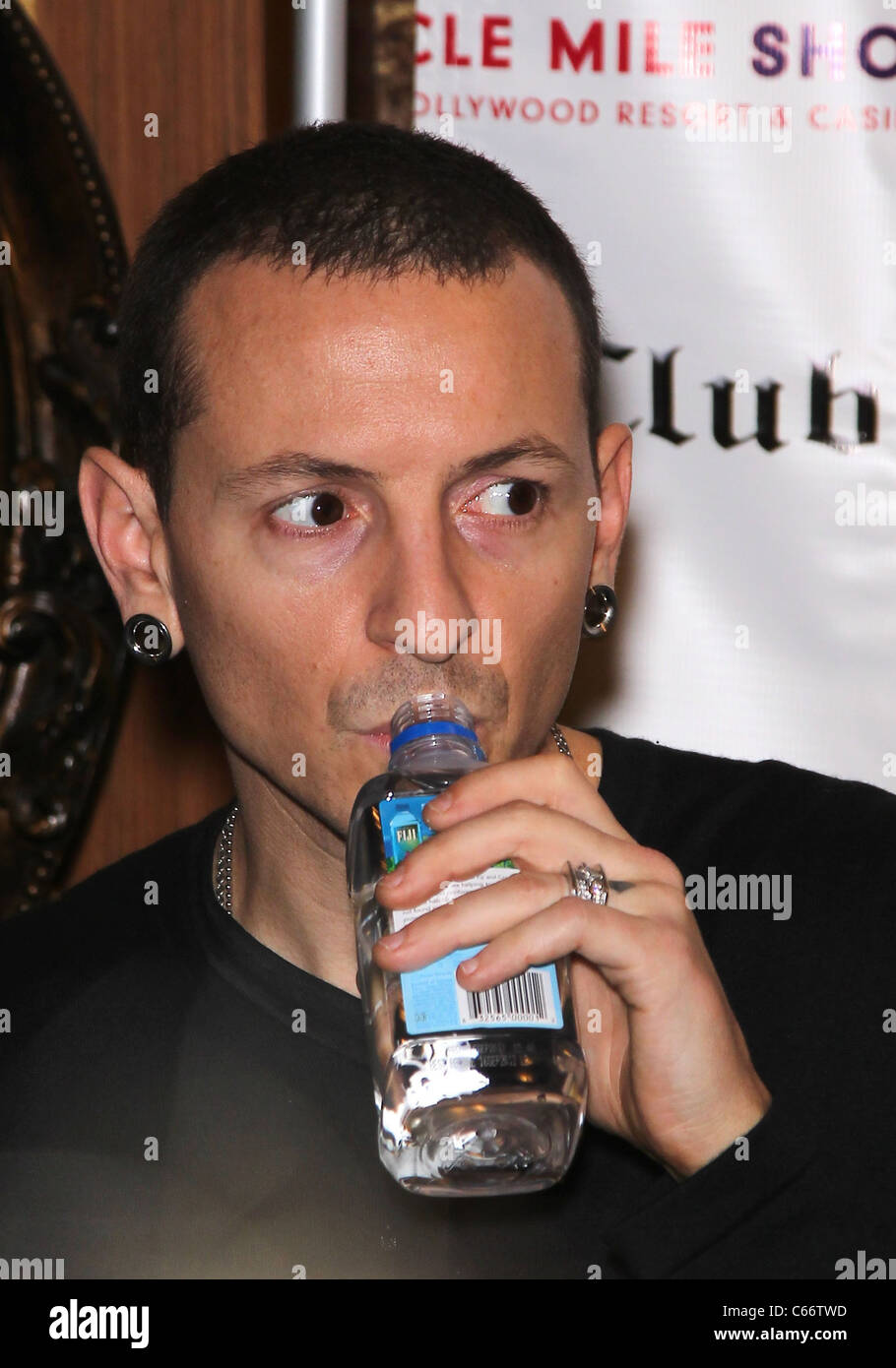 Chester Bennington in attendance for Linkin Park Autograph Signing at Club Tattoo, Miracle Mile Shops at Planet Hollywood Resort and Casino, Las Vegas, NV February 19, 2011. Photo By: MORA/Everett Collection Stock Photo