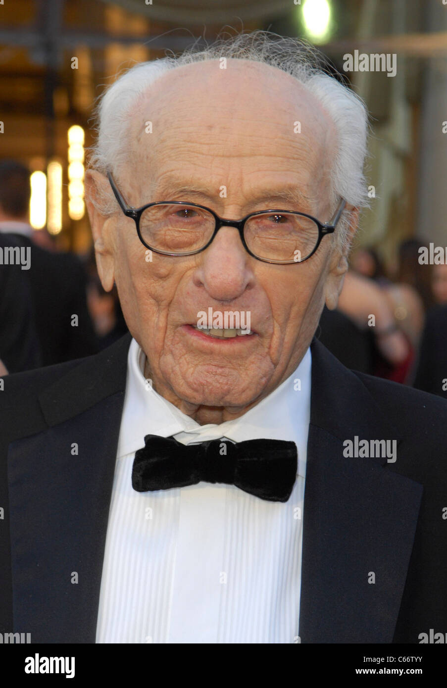 Eli Wallach at arrivals for The 83rd Academy Awards Oscars - Arrivals Part 1, The Kodak Theatre, Los Angeles, CA February 27, 2011. Photo By: Elizabeth Goodenough/Everett Collection Stock Photo