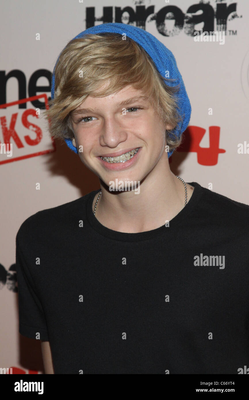 Som är Cody Simpson dating nu